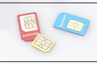Person holding multiple SIM cards under the DoT New SIM Rule for mobile connection limits.