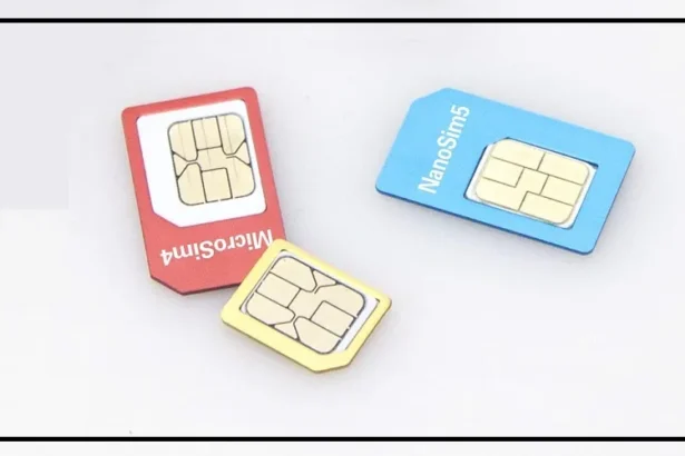 Person holding multiple SIM cards under the DoT New SIM Rule for mobile connection limits.